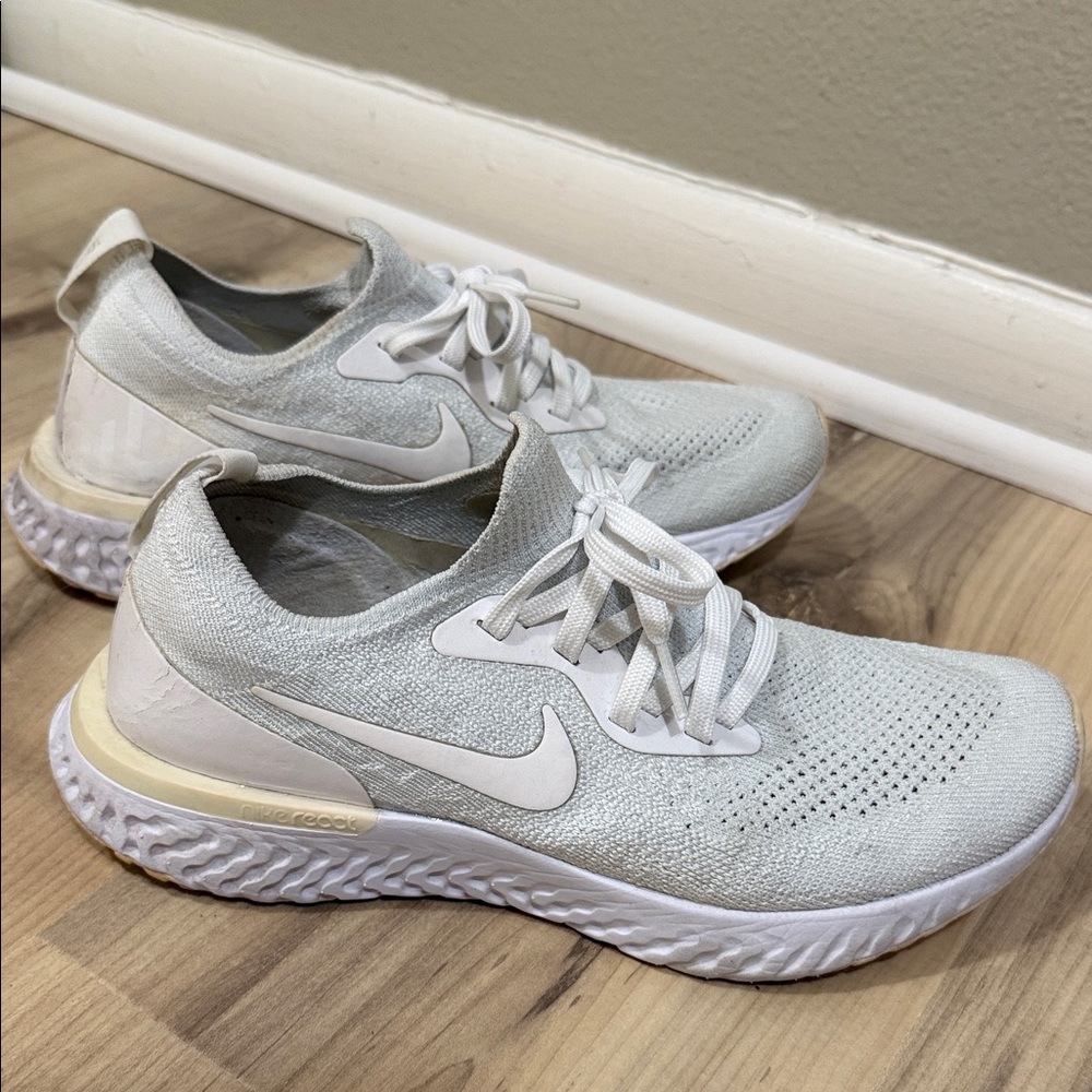 Epic React Used Nike Women's White Athletic Sneakers